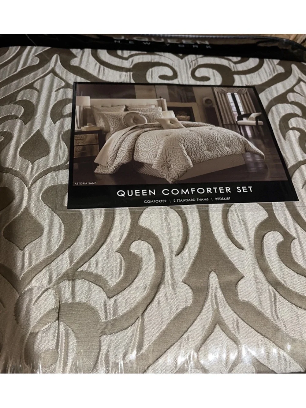 J. Queen New York Astoria Comforter Set - Sz QUEEN  NWT